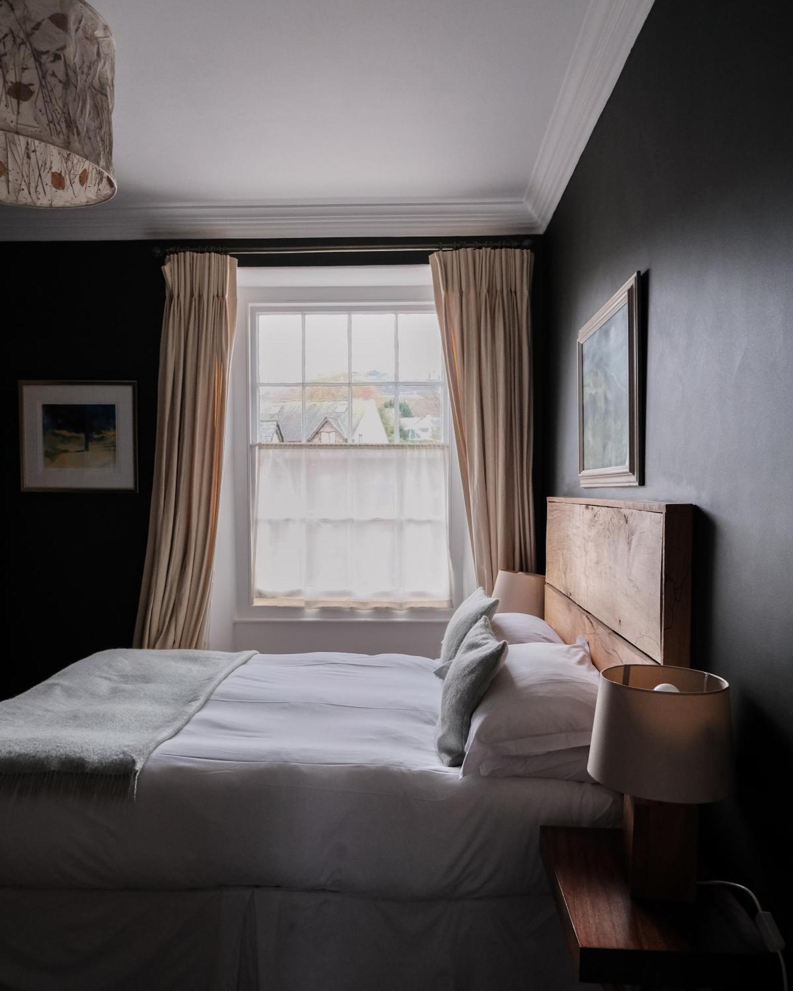 Llys Meddyg Hotel Newport  Luaran gambar