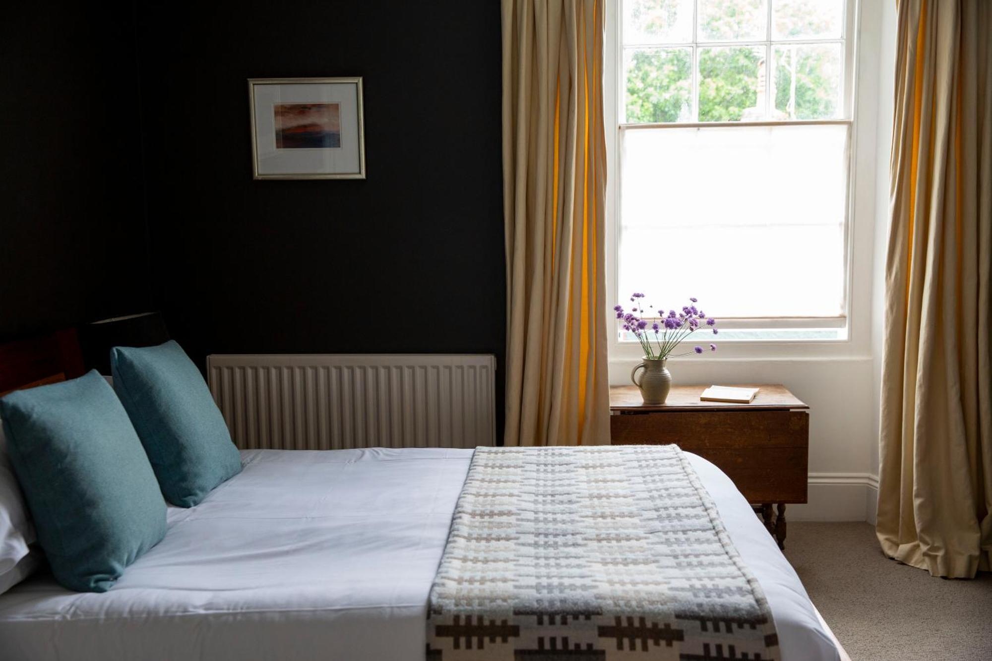 Llys Meddyg Hotel Newport  Luaran gambar