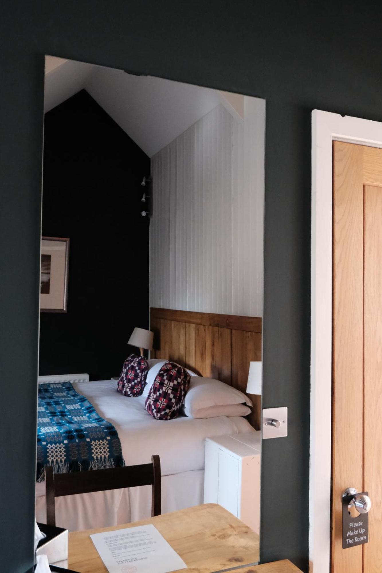 Llys Meddyg Hotel Newport  Luaran gambar
