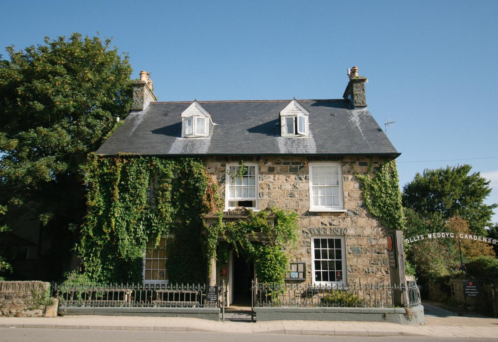 Llys Meddyg Hotel Newport  Luaran gambar